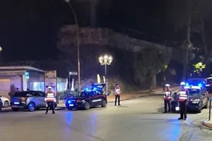 Tentano il furto in un’azienda siderurgica: arrestati cinque uomini