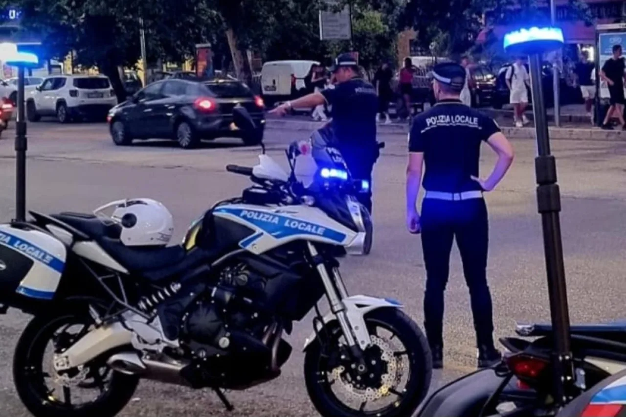 Cassino, incidente in centro e fuga: pirata della strada rintracciato e denunciato dalla Polizia Locale