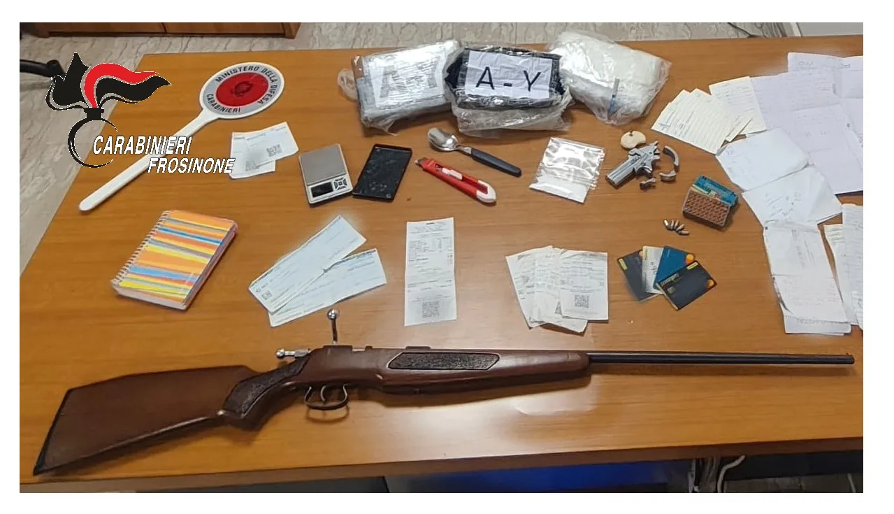 Frosinone – Spaccio di droga, quattro arresti. Sequestrati armi, munizioni e 2 kg di cocaina