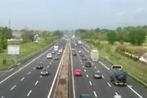 Incidenti e auto in fiamme: caos in A1