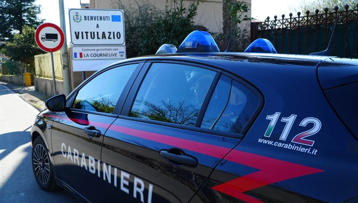 Vitulazio, tentano di rubare un trattore ma vengono messi in fuga: inseguiti e bloccati dai Carabinieri