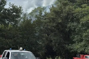 Incendio a San Silvestro, mezzi di terra ed elicotteri al lavoro