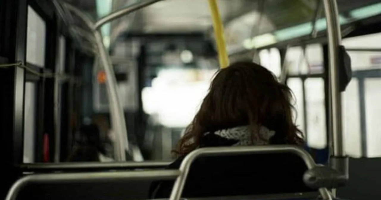 Incubo sul pullman: studentessa molestata durante il viaggio verso Cassino