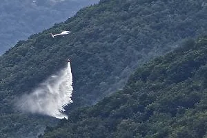 Incendio in località San Silvestro, canadair in azione