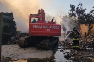 Incendio alla Remat Italia di San Giorgio, proseguono i controlli