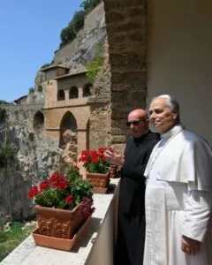 Vallepietra/Subiaco – Papa Leone XIV con i pellegrini nel Santuario e in preghiera con la comunità benedettina