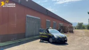 Nazionale – Gdf di Frosinone e Caserta smantellano fabbrica clandestina di sigarette in Lombardia