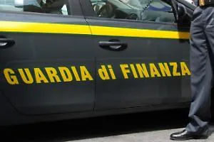 Fabbrica clandestina di sigarette, maxi operazione della GdF