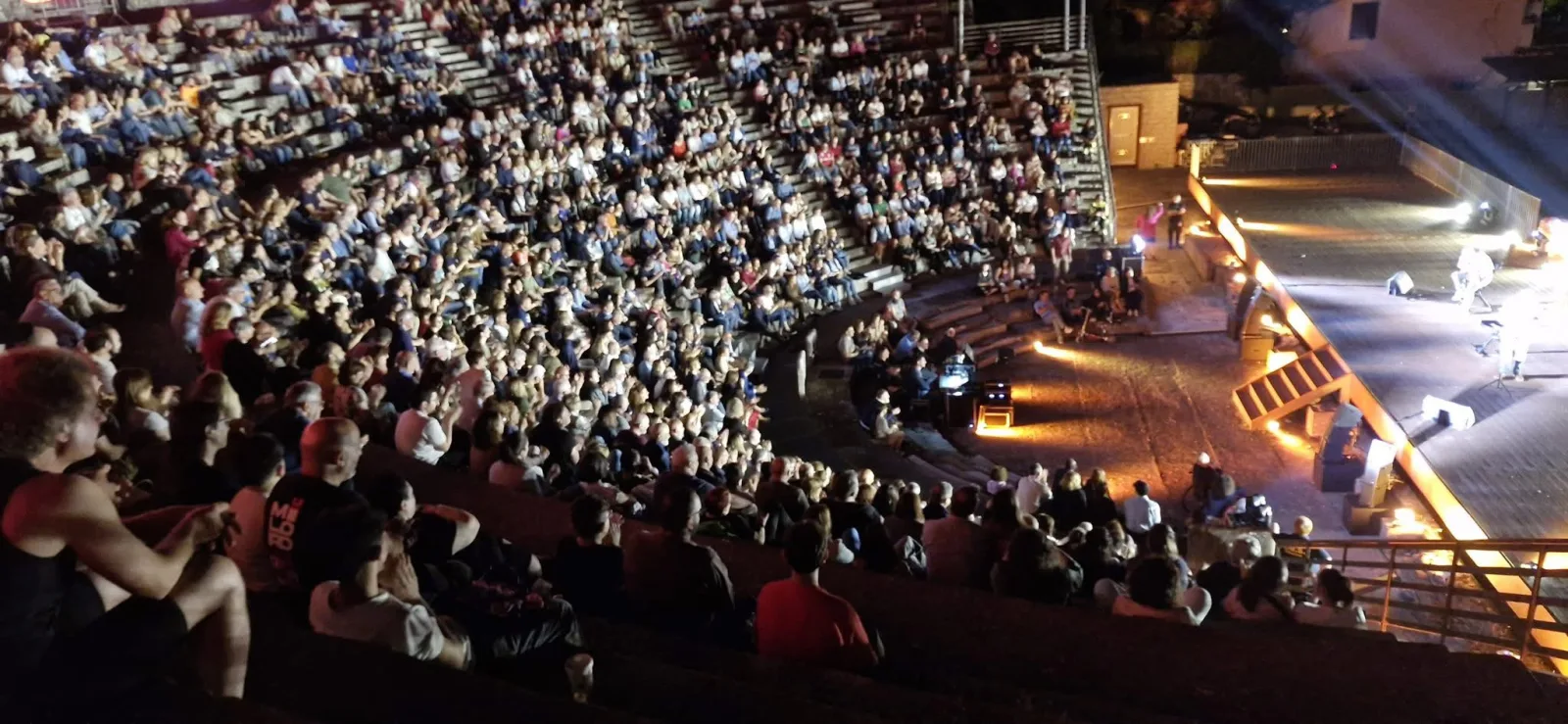 Antonio Rezza porta la follia di “Pitecus” al Teatro Romano di Cassino
