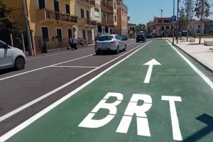 Divieto di sosta lungo il tratto del BRT. Il provvedimento