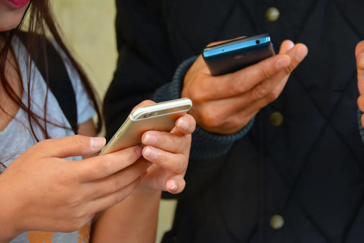 Quando ChatGPT diventa un amico: la solitudine dei giovani e la sfida educativa