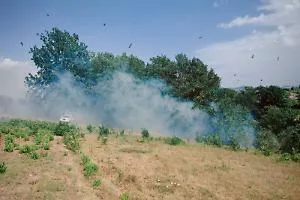 Incendio in via Mendrella: vigili del fuoco sul posto. In azione anche gli elicotteri