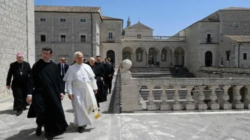 Il Papa a Montecassino implora la pace nelle regioni segnate dal sangue e dal conflitto